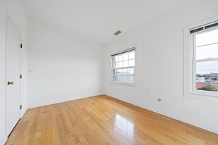 21 Linden St in Quincy, MA - Building Photo