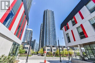 11 Brunel Ct in Toronto, ON - Building Photo - Building Photo