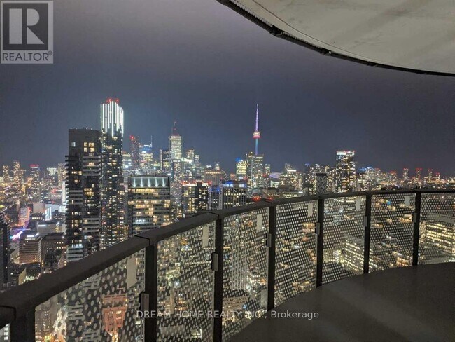 11 Wellesley St W in Toronto, ON - Building Photo - Building Photo