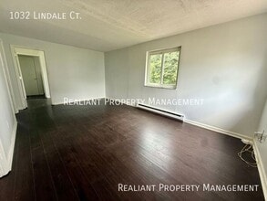 1032 Lindale Ct in Cincinnati, OH - Building Photo - Building Photo