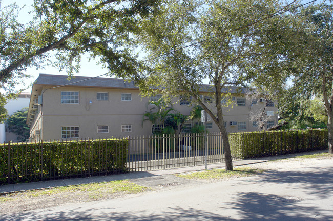 Safari Apartments in Miami, FL - Building Photo - Building Photo