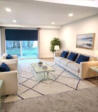 9906 NE 124th St, Unit 1111 in Kirkland, WA - Foto de edificio - Building Photo