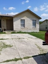 4214 Woodmanor Dr in San Antonio, TX - Building Photo