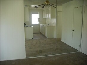 1136 Chalmette Ave in Ventura, CA - Building Photo - Building Photo