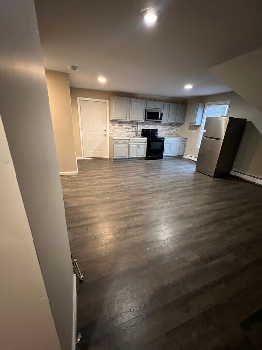 47 Harrison Ave, Unit 3 in Woonsocket, RI - Building Photo