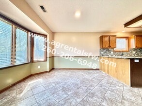 823 Woodland Springs Pl in Fort Wayne, IN - Building Photo - Building Photo