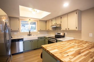 5520 Valleyview Ln in Klamath Falls, OR - Building Photo - Building Photo