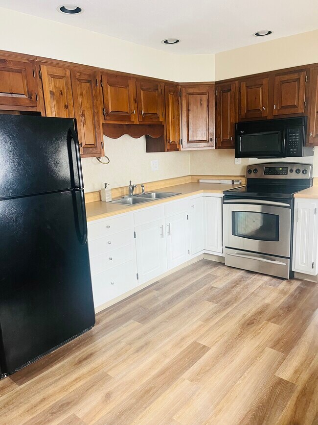 9 Mount Vernon St, Unit 101 in Biddeford, ME - Building Photo - Building Photo