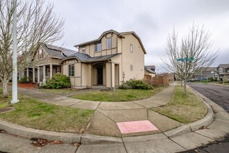 3054 NW Flame Tree Ln in Albany, OR - Building Photo - Building Photo