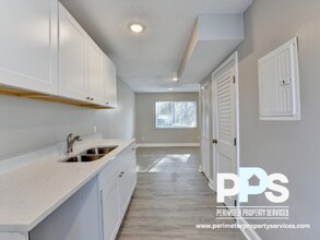 390 W Lake Ave NW in Atlanta, GA - Building Photo - Building Photo