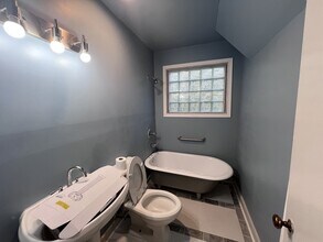 2040 Cambridge Ave in College Park, GA - Building Photo - Building Photo