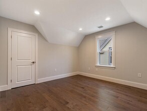 233 Willow Ave, Unit 1 in Somerville, MA - Foto de edificio - Building Photo