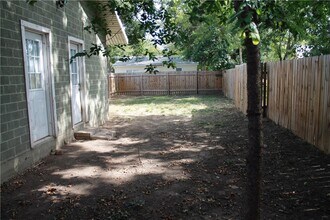 906 Haysel St in Bastrop, TX - Building Photo - Building Photo