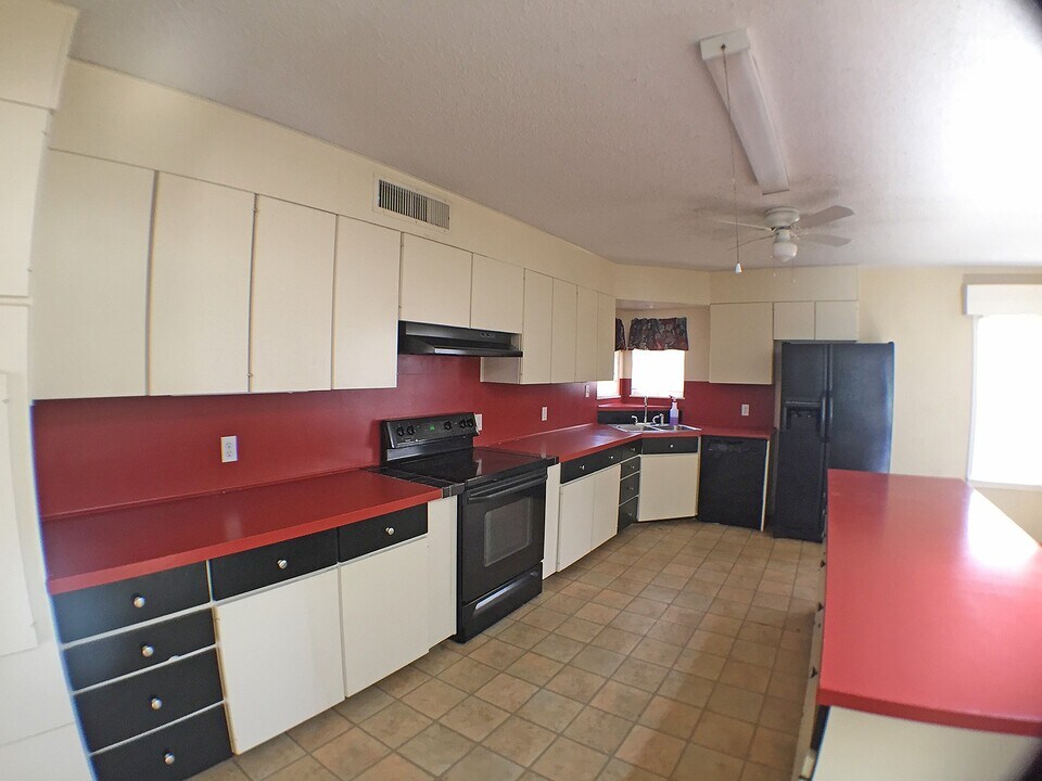 1804 N Broadway St in McAllen, TX - Building Photo