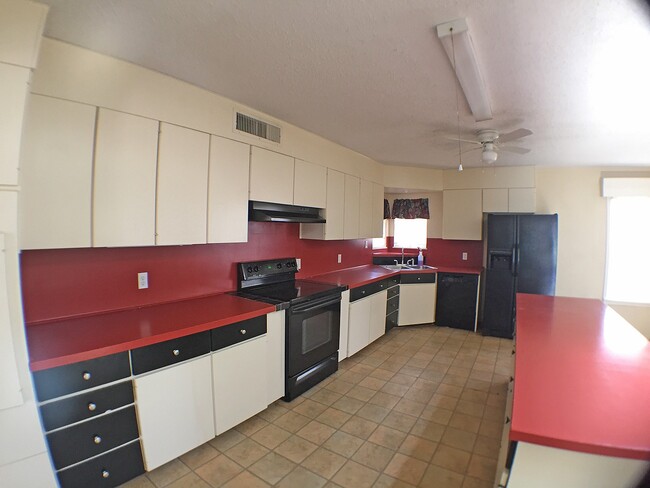 property at 1804 N Broadway St