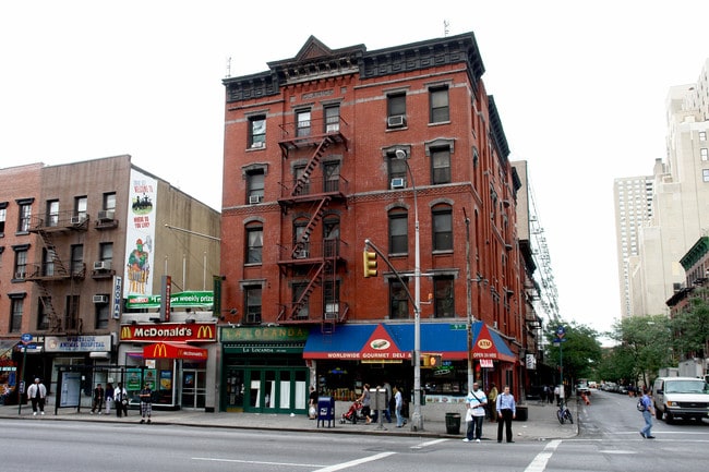 737-739 Ninth Ave in New York, NY - Foto de edificio - Building Photo