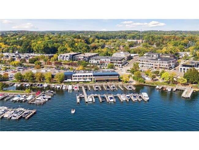 253 Lake St E in Wayzata, MN - Building Photo - Building Photo