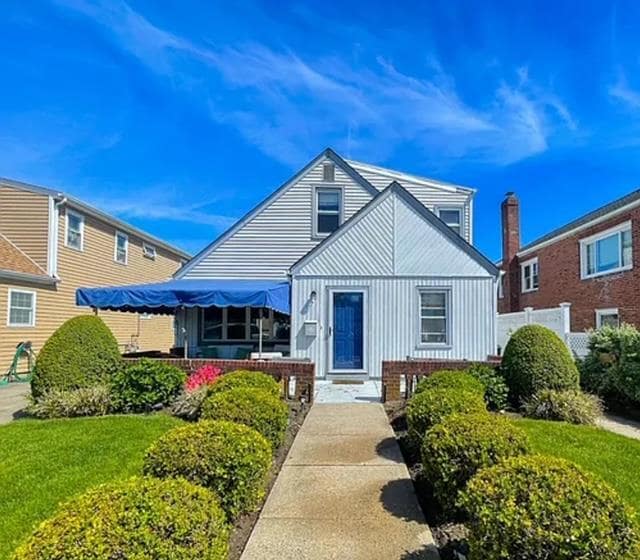 property at 535 W Walnut St