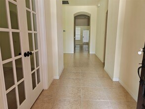 5551 Twin Rivers Ln in Sugar Land, TX - Foto de edificio - Building Photo