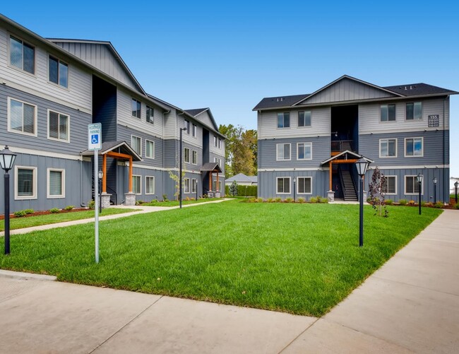 Hazel Hollow Apartments in Jefferson, OR - Building Photo - Building Photo