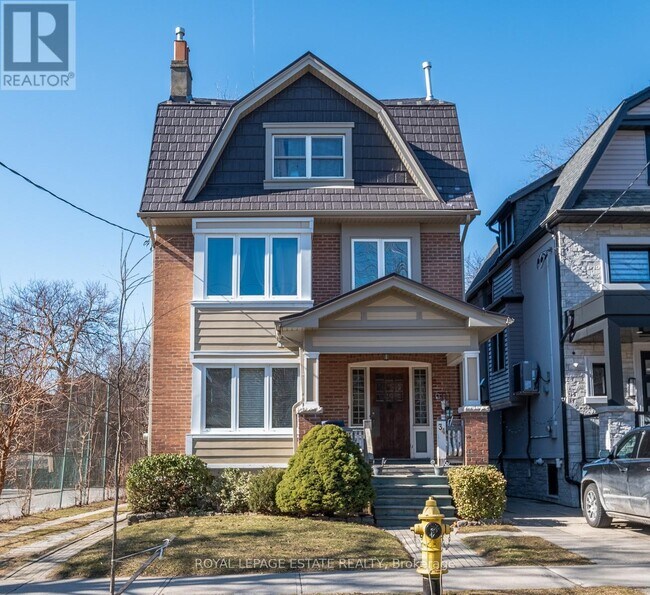 property at 34 Lockwood Rd