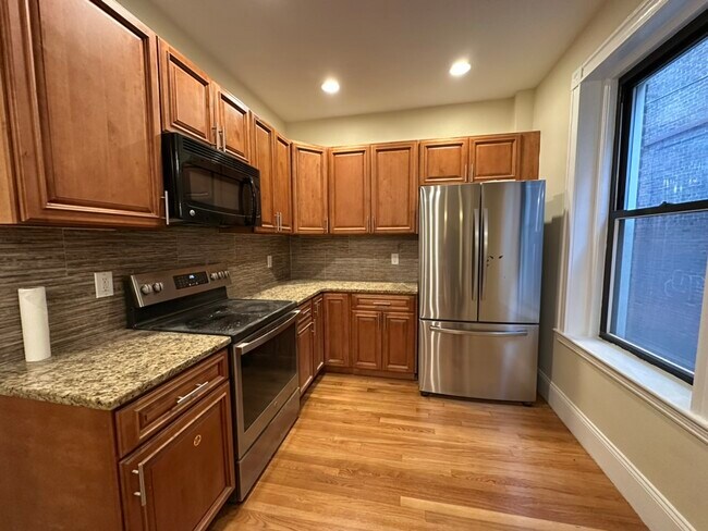 184 Saint Paul St, Unit 1 in Brookline, MA - Building Photo - Building Photo