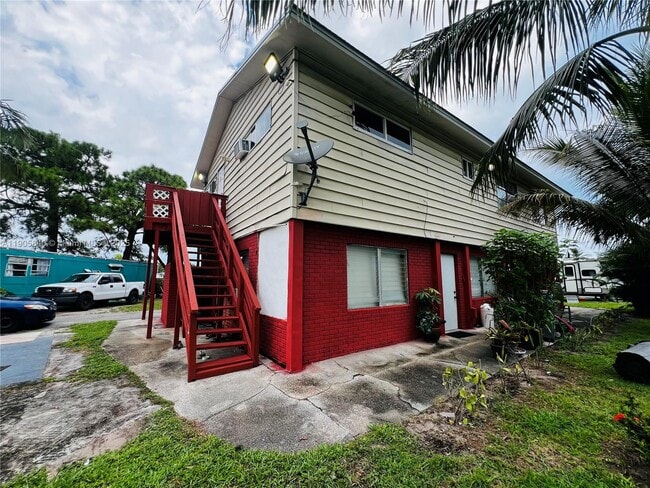 2655 SE Carroll St in Stuart, FL - Building Photo - Building Photo