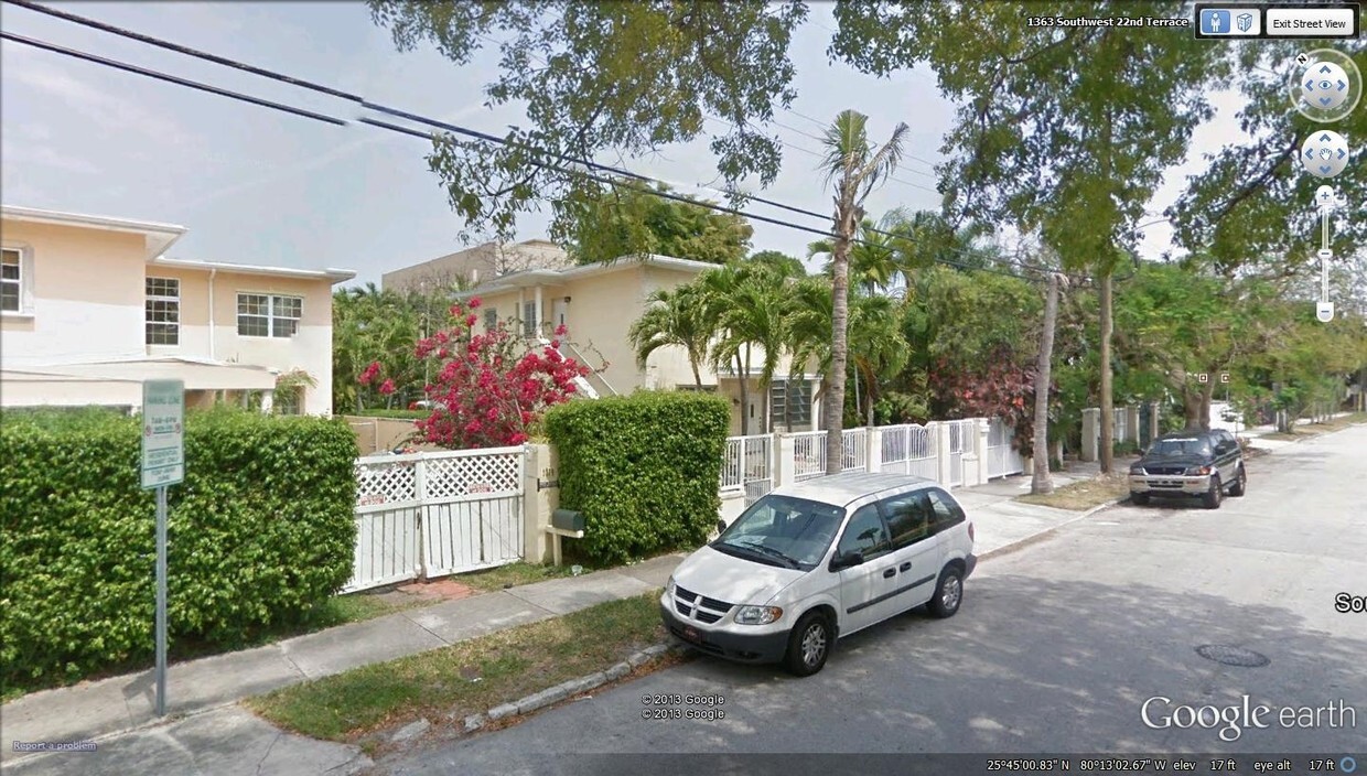 1359 SW 22nd Ter in Miami, FL - Building Photo