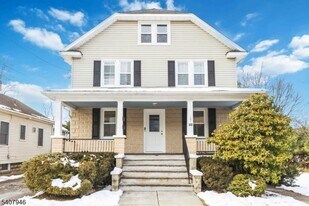 10 Zazzetti St in Waldwick, NJ - Building Photo