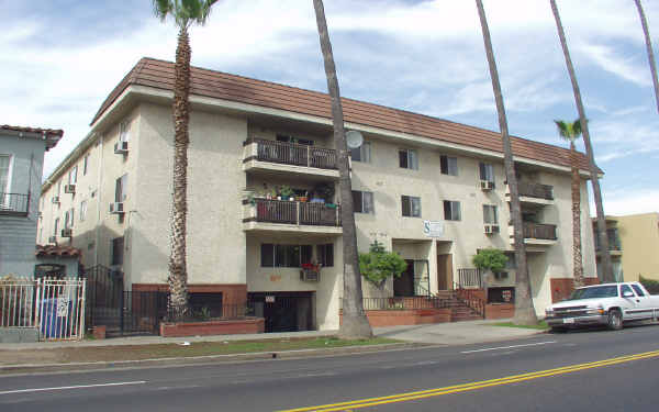 247 S. Normandie Apartments in Los Angeles, CA - Foto de edificio - Building Photo