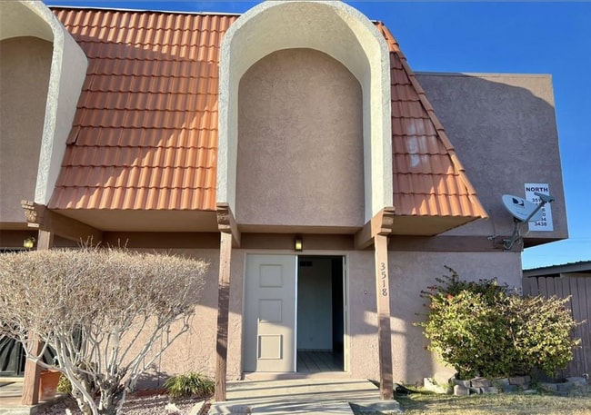 property at 3518 Villa Knolls N Dr