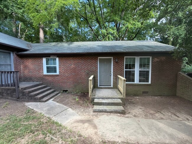 4832 Hollenden Dr