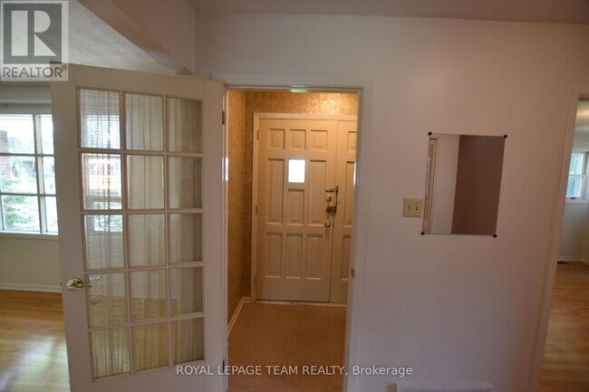 910 Garwood Ave in Ottawa, ON - Building Photo - Building Photo
