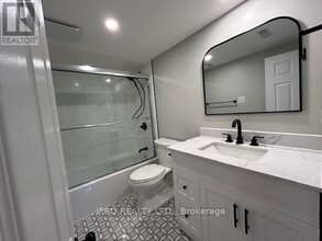92 Brookland Dr in Brampton, ON - Building Photo - Building Photo