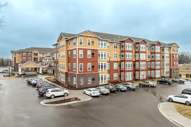 New Perspective Arden Hills in Arden Hills, MN - Foto de edificio - Building Photo