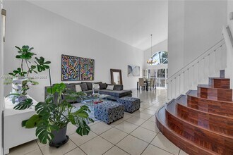 11012 NW 59th St in Doral, FL - Building Photo - Building Photo