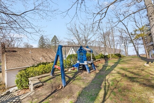 83 Chestnut Hill Dr W in Denville, NJ - Building Photo - Building Photo