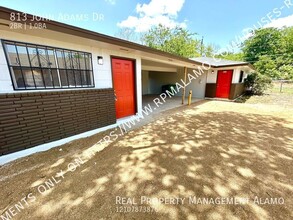 813 John Adams Dr in San Antonio, TX - Building Photo - Building Photo