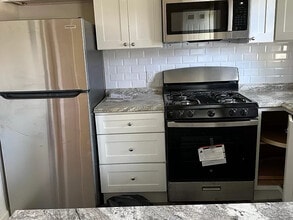90 Marilyn Pl in Clifton, NJ - Building Photo - Building Photo