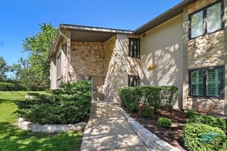 31 Abbey Villa Cir in Fontana-on-Geneva Lake, WI - Building Photo - Building Photo