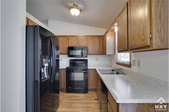 2310 N Ridgewood Dr in Wichita, KS - Building Photo - Building Photo