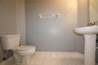 7075 NW 173rd Dr in Hialeah, FL - Building Photo - Building Photo