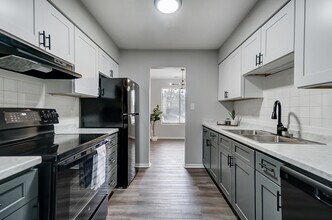 Fairview Court Apartments in Fort Wayne, IN - Foto de edificio - Building Photo