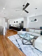 4702 Oats St in Houston, TX - Building Photo - Building Photo