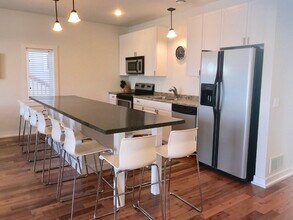 1086 11th Ave SE in Minneapolis, MN - Building Photo - Building Photo