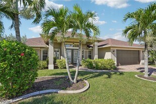 4346 SW 18th Pl in Cape Coral, FL - Building Photo