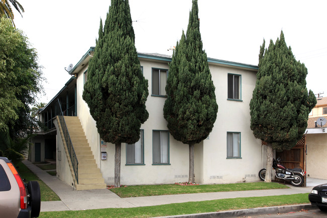 931 Dawson Ave in Long Beach, CA - Foto de edificio - Building Photo