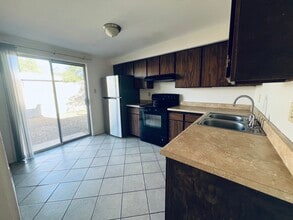 1656 N Jerrie Blvd in Tucson, AZ - Foto de edificio - Building Photo