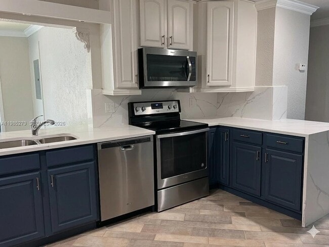 633 NE 2nd St in Dania Beach, FL - Building Photo - Building Photo