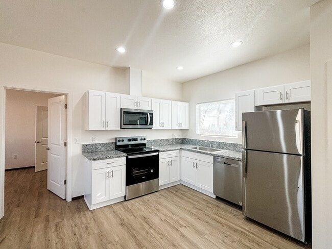 5905 Oliver Rd, Unit C in Paradise, CA - Building Photo - Building Photo
